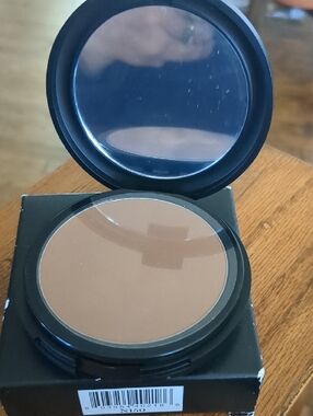 ^Avon fmg Cashmere Complexion Powder Foundation